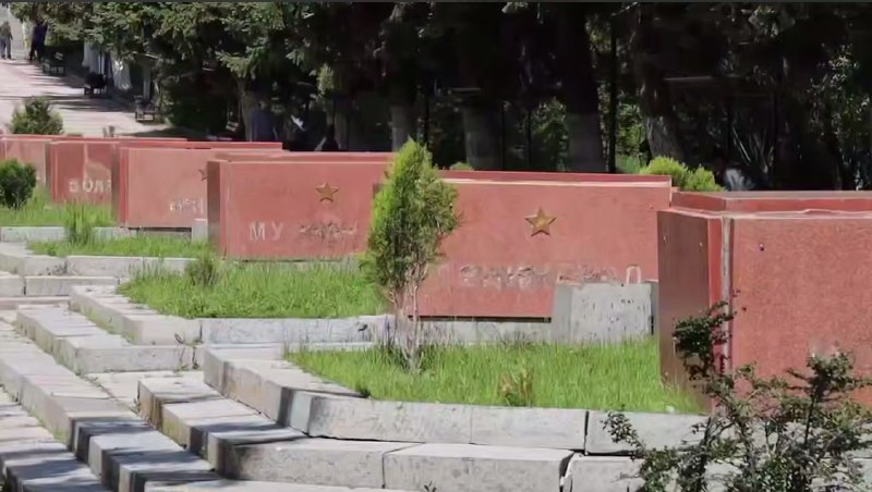 В Гюмри в мусорном баке нашли сорванные с мемориала «Мать Армения» буквы