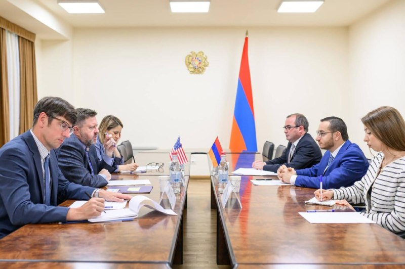 Министр Мхитар Айрапетян обсудил с Дэвидом Алленом реализацию меморандума по ИИ и полупроводникам