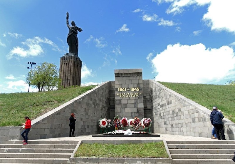 В Гюмри возбуждено дело по факту кражи букв с мемориала «Мать Армения»