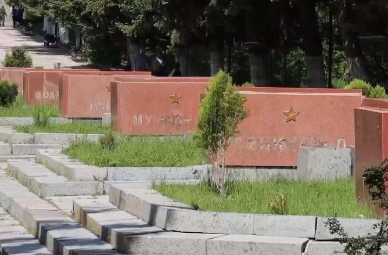 Осквернение мемориала «Мать Армения» в Гюмри: посольство России заявило об умышленной атаке
